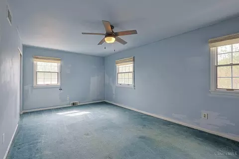 Bedroom - 9566 Galecrest Dr, Cincinnati, OH 45231 photo 2 of 9