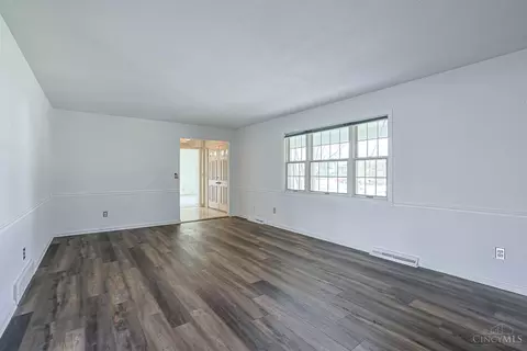 Living - 9566 Galecrest Dr, Cincinnati, OH 45231 photo 4 of 13