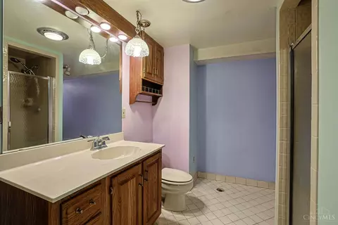 Bath - 9566 Galecrest Dr, Cincinnati, OH 45231 photo 4 of 4
