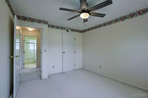Bedroom - 9566 Galecrest Dr, Cincinnati, OH 45231 photo 5 of 9