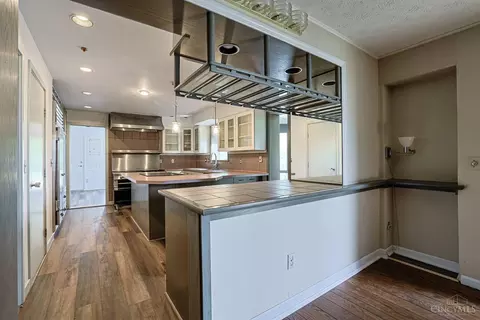 Kitchen - 9566 Galecrest Dr, Cincinnati, OH 45231 photo 2 of 6