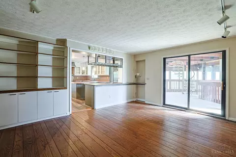 Living - 9566 Galecrest Dr, Cincinnati, OH 45231 photo 6 of 13