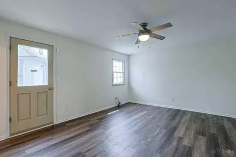 Living - 9566 Galecrest Dr, Cincinnati, OH 45231 photo 9 of 13
