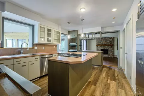 Kitchen - 9566 Galecrest Dr, Cincinnati, OH 45231 photo 3 of 6