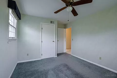 Bedroom - 9566 Galecrest Dr, Cincinnati, OH 45231 photo 7 of 9