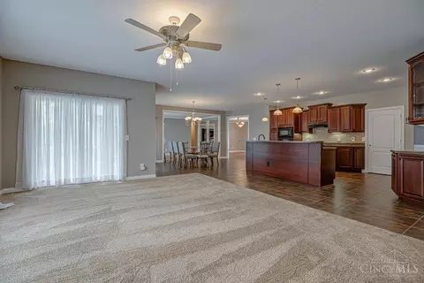 Living - 218 Random Dr, Hamilton, OH 45013 photo 6 of 10