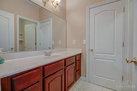 Bath - 218 Random Dr, Hamilton, OH 45013 photo 7 of 8
