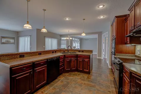 Kitchen - 218 Random Dr, Hamilton, OH 45013 photo 2 of 5