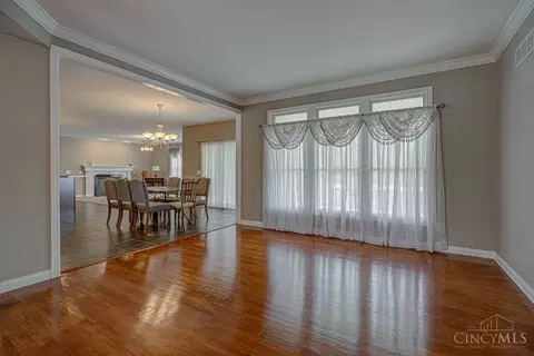 Living - 218 Random Dr, Hamilton, OH 45013 photo 4 of 10