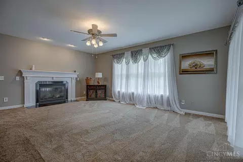 Living - 218 Random Dr, Hamilton, OH 45013 photo 9 of 10