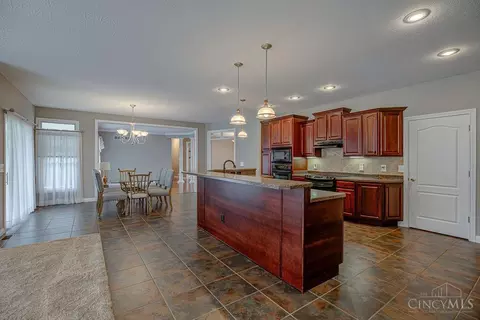 Kitchen - 218 Random Dr, Hamilton, OH 45013 photo 5 of 5