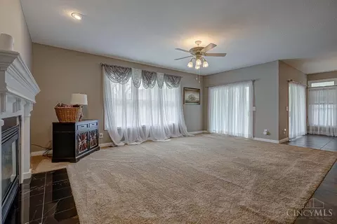 Living - 218 Random Dr, Hamilton, OH 45013 photo 8 of 10