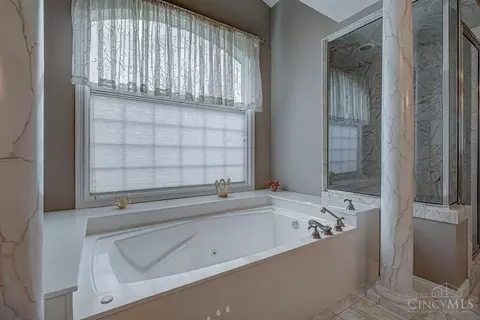Bath - 218 Random Dr, Hamilton, OH 45013 photo 5 of 8