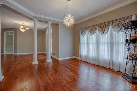 Living - 218 Random Dr, Hamilton, OH 45013 photo 3 of 10