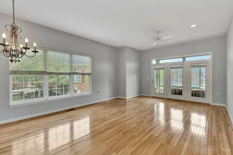 Living - 8241 Abbott Ln, Cincinnati, OH 45249 photo 6 of 12