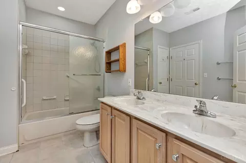 Bath - 8241 Abbott Ln, Cincinnati, OH 45249 photo 4 of 4