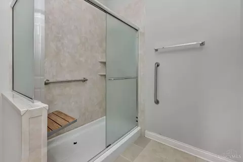 Bath - 8241 Abbott Ln, Cincinnati, OH 45249 photo 3 of 4