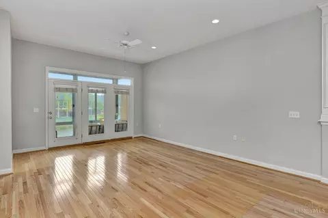 Living - 8241 Abbott Ln, Cincinnati, OH 45249 photo 3 of 12