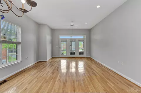 Living - 8241 Abbott Ln, Cincinnati, OH 45249 photo 2 of 12
