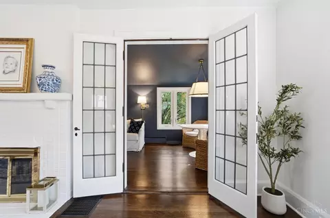 Entry Way - 3706 Broadview Dr, Cincinnati, OH 45208 photo 3 of 12