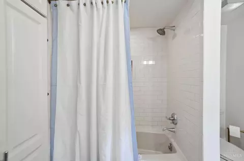 Bath - 3706 Broadview Dr, Cincinnati, OH 45208 photo 5 of 9