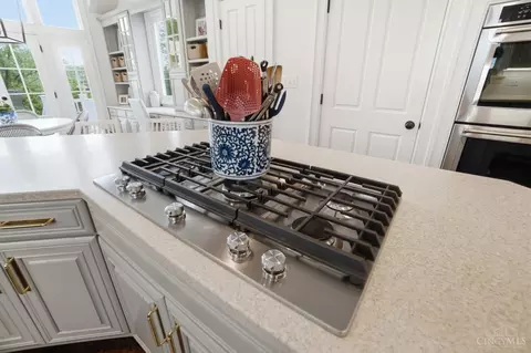 Kitchen - 3706 Broadview Dr, Cincinnati, OH 45208 photo 5 of 8