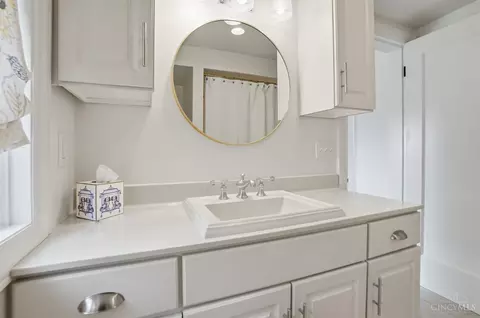 Bath - 3706 Broadview Dr, Cincinnati, OH 45208 photo 4 of 9