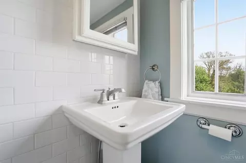 Bath - 3706 Broadview Dr, Cincinnati, OH 45208 photo 8 of 9