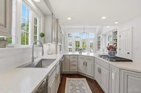 Kitchen - 3706 Broadview Dr, Cincinnati, OH 45208 photo 3 of 8