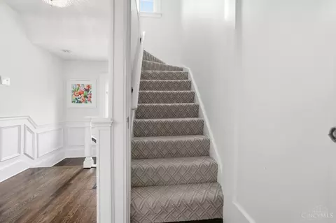 Entry Way - 3706 Broadview Dr, Cincinnati, OH 45208 photo 9 of 12