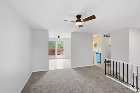 Living - 10380 Hawkhurst Dr, Cincinnati, OH 45231 photo 3 of 4