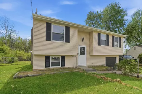 Exterior - 10380 Hawkhurst Dr, Cincinnati, OH 45231 photo 3 of 10