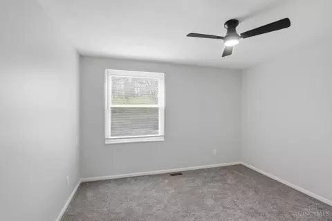 Bedroom - 10380 Hawkhurst Dr, Cincinnati, OH 45231 photo 1 of 5