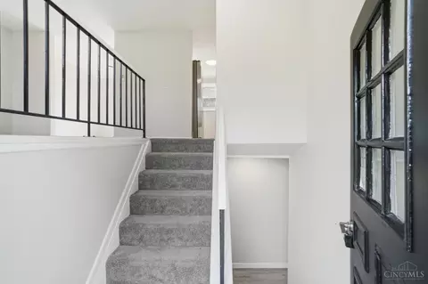 Entry Way - 10380 Hawkhurst Dr, Cincinnati, OH 45231 photo 1 of 6