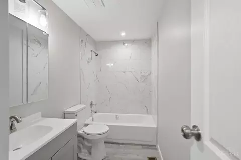 Bath - 10380 Hawkhurst Dr, Cincinnati, OH 45231 photo 1 of 1