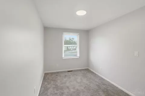 Bedroom - 10380 Hawkhurst Dr, Cincinnati, OH 45231 photo 4 of 5