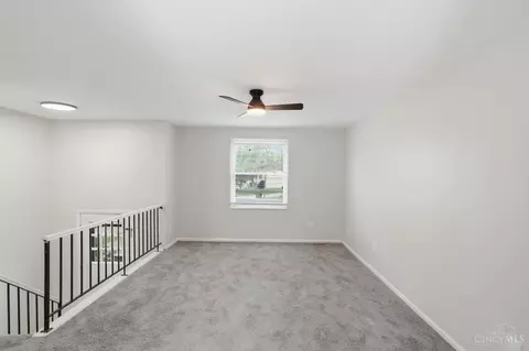 Living - 10380 Hawkhurst Dr, Cincinnati, OH 45231 photo 2 of 4