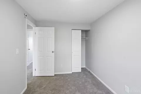 Bedroom - 10380 Hawkhurst Dr, Cincinnati, OH 45231 photo 5 of 5