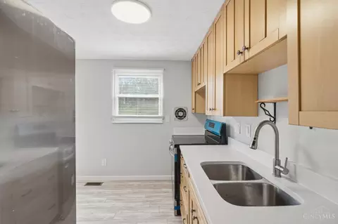 Kitchen - 10380 Hawkhurst Dr, Cincinnati, OH 45231 photo 3 of 3