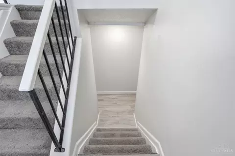 Entry Way - 10380 Hawkhurst Dr, Cincinnati, OH 45231 photo 5 of 6