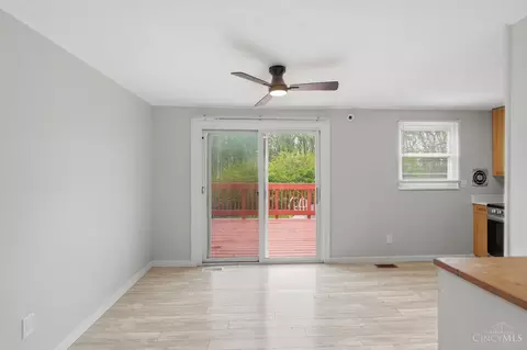Living - 10380 Hawkhurst Dr, Cincinnati, OH 45231 photo 4 of 4