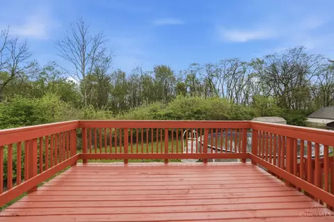 Exterior - 10380 Hawkhurst Dr, Cincinnati, OH 45231 photo 5 of 10