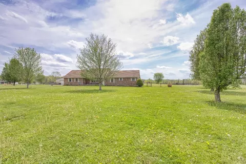 Exterior - 305 Reeder Rd, Blanchester, OH 45107 photo 10 of 11
