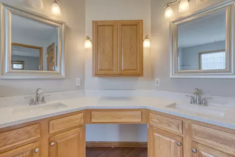 Bath - 305 Reeder Rd, Blanchester, OH 45107 photo 3 of 5