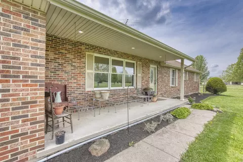 Exterior - 305 Reeder Rd, Blanchester, OH 45107 photo 4 of 11