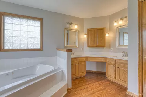 Bath - 305 Reeder Rd, Blanchester, OH 45107 photo 2 of 5