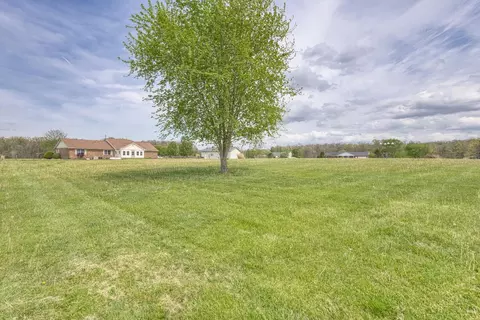 Exterior - 305 Reeder Rd, Blanchester, OH 45107 photo 9 of 11