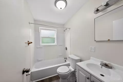 Bath - 1149 Madeleine Cir, Cincinnati, OH 45231 photo 1 of 1