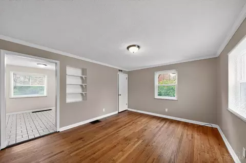 Living - 1149 Madeleine Cir, Cincinnati, OH 45231 photo 2 of 2