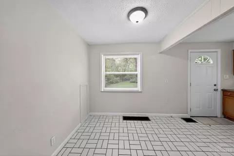 Entry Way - 1149 Madeleine Cir, Cincinnati, OH 45231 photo 1 of 5